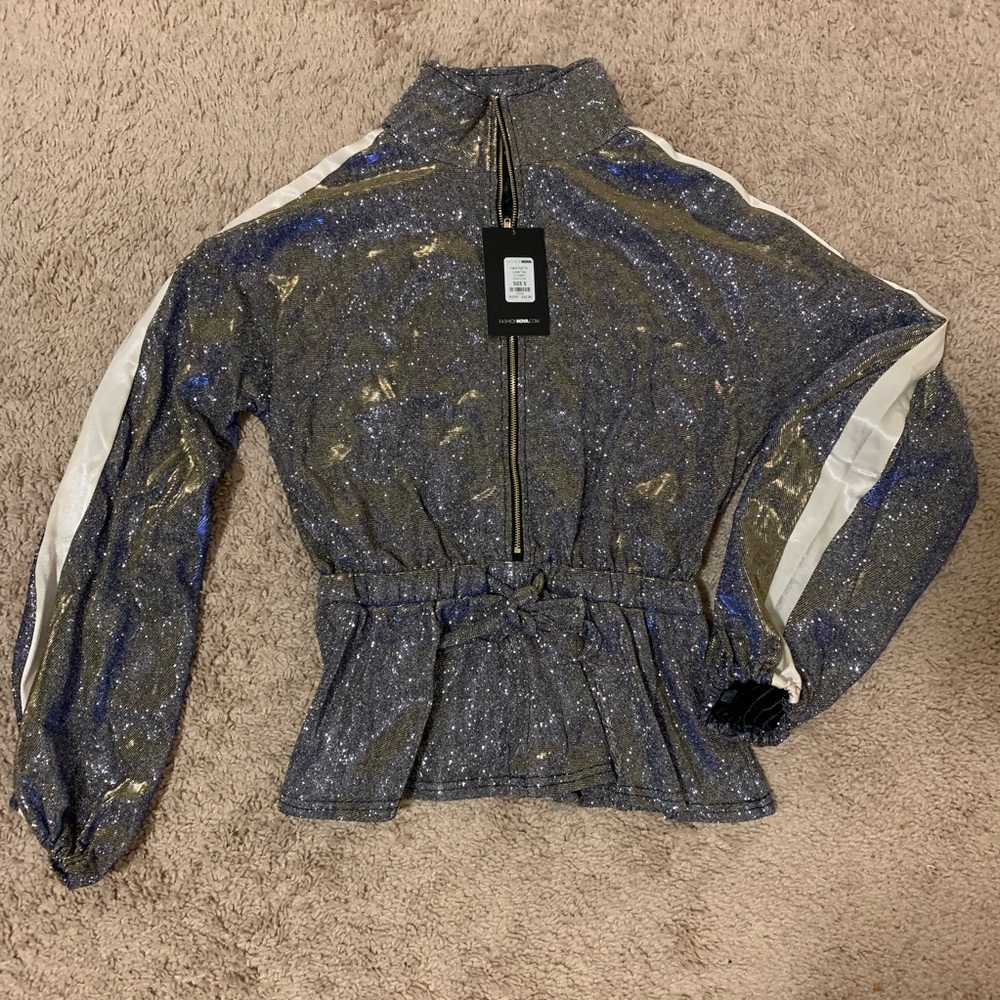 Hard not to love classy top..